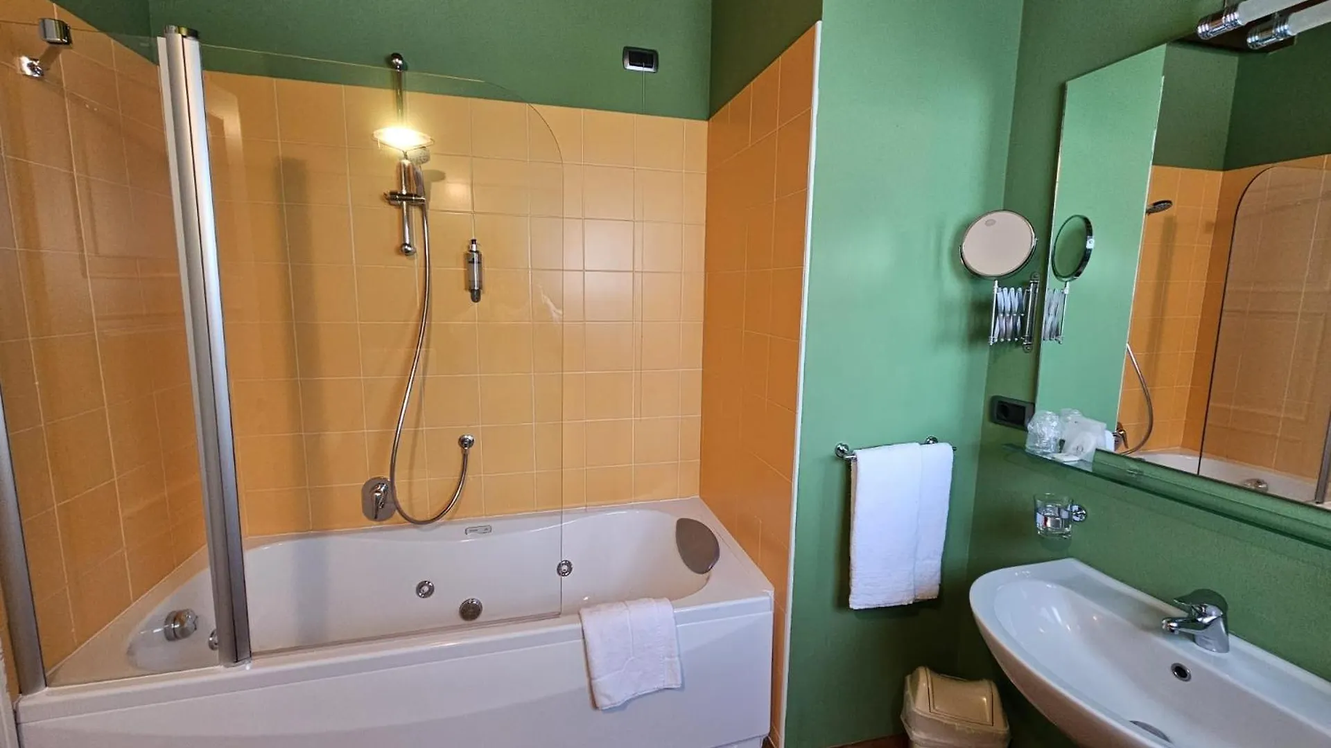 Agriturismo Ca Del Lago Gravedona 0*,  Italien
